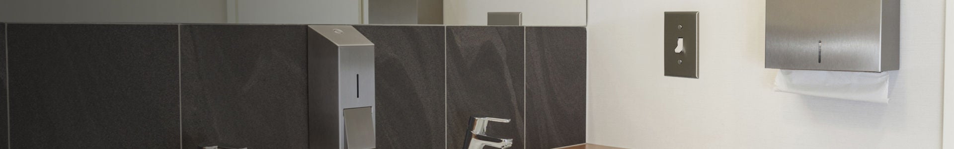 Commercial Changer avec Inoxydable Acier Wallplate en un Public Toilettes