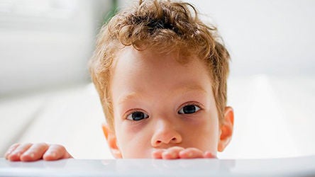 curieux enfant pour AFCIs et GFCIs