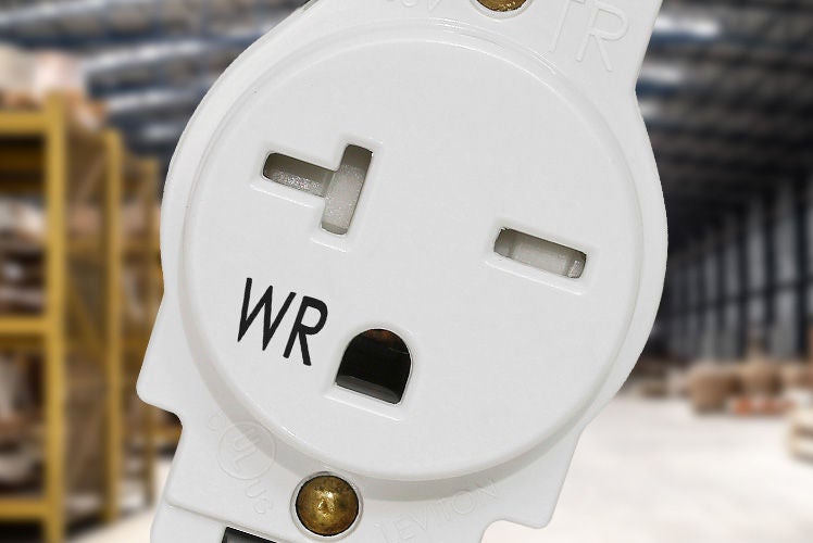 Temps-Résistant Réceptacle en Premier plan avec Entrepôt en Fond